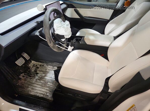7SAYGDEE7TA475872 2026 TESLA MODEL White წინა სალონის ხედი