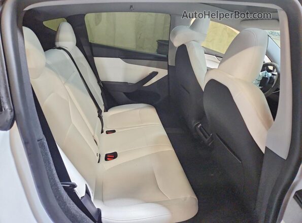 7SAYGDEE7TA475872 2026 TESLA MODEL White უკანა სავარძლების ხედი