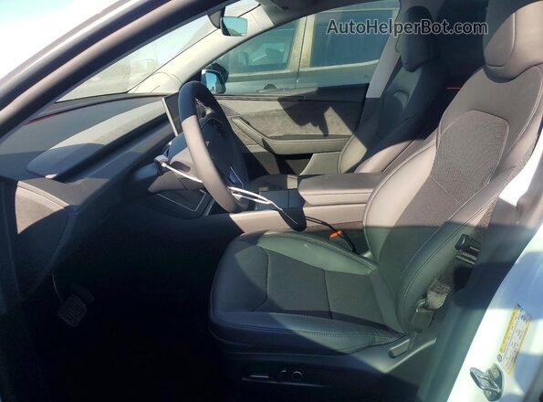 7SAYGDEE7TF358392 2026 TESLA MODEL White Вид салону спереду