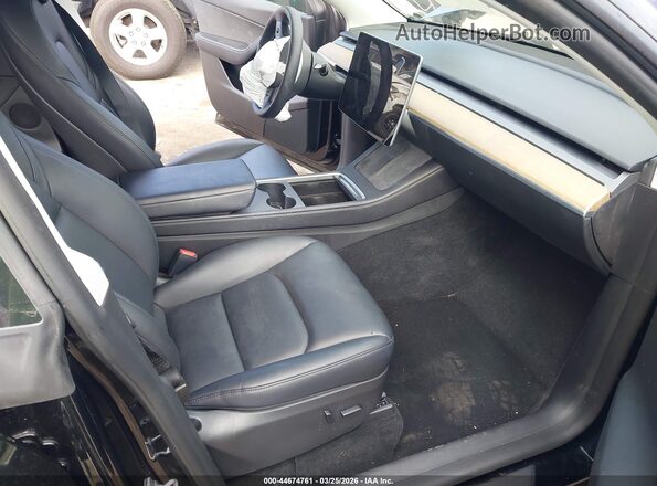 7SAYGDEE8NA005918 2022 TESLA MODEL Y Черный Вид салона спереди