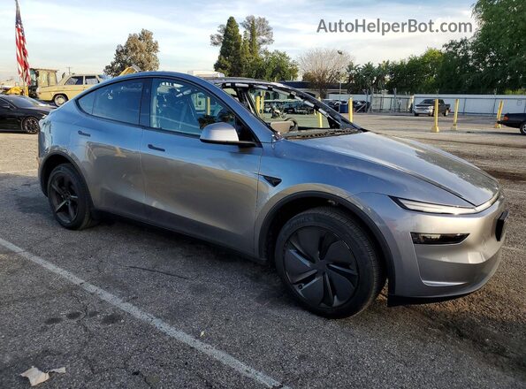 7SAYGDEE8TF329581 2026 TESLA MODEL Silver Front right