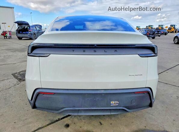 7SAYGDEE8TF349166 2026 TESLA MODEL White უკანა ხედი