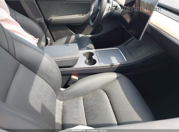 7SAYGDEF3RA294513 2024 TESLA MODEL Y Silver Вид салону спереду