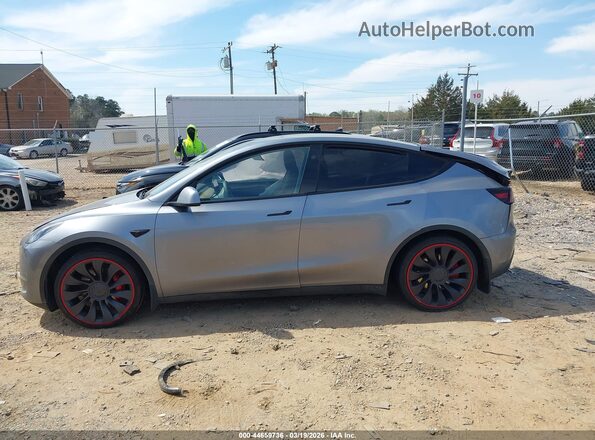 7SAYGDEF3RA294513 2024 TESLA MODEL Y Silver Вид задньої частини салону