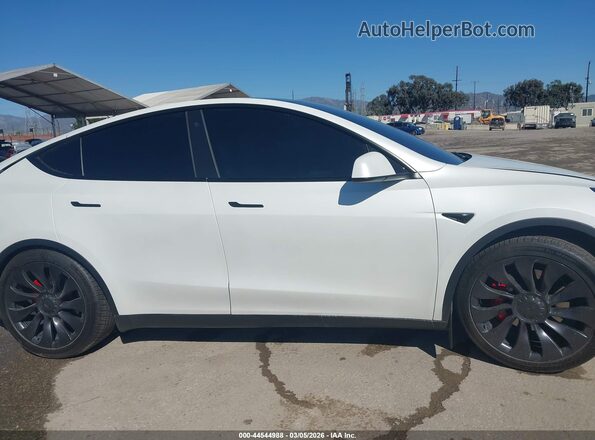 7SAYGDEF7NF383854 2022 TESLA MODEL Y Белый Вид задней части салона