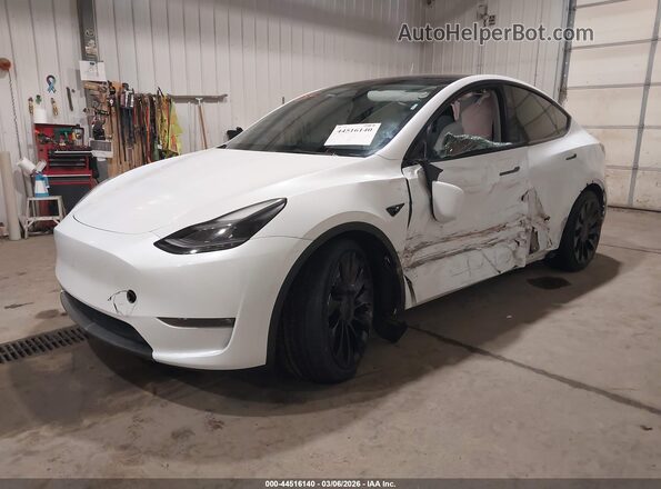 7SAYGDEF7PF811182 2023 TESLA MODEL Y White Առջևի ձախ երեք քառորդ տեսարան