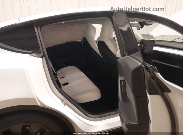 7SAYGDEF7PF811182 2023 TESLA MODEL Y White VIN կոդի պիտակի տեսք
