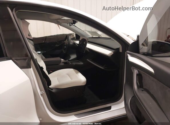 7SAYGDEF7PF811182 2023 TESLA MODEL Y White Սալոնի դիմացի տեսք