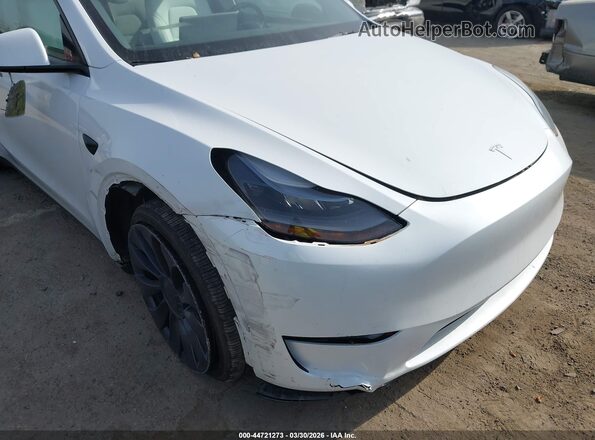 7SAYGDEF9RF061075 2024 TESLA MODEL Y Белый Вид спереди