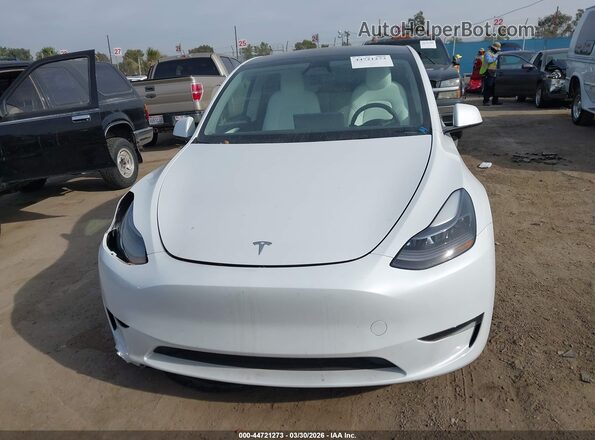 7SAYGDEF9RF061075 2024 TESLA MODEL Y Белый Вид щитка приборов