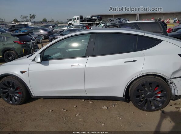 7SAYGDEF9RF061075 2024 TESLA MODEL Y Белый Панорамный вид салона 360°
