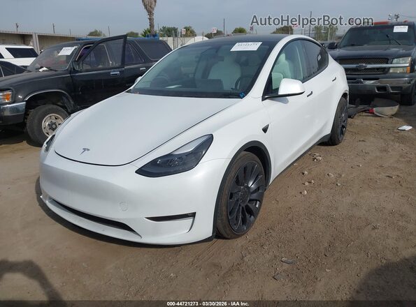 7SAYGDEF9RF061075 2024 TESLA MODEL Y Белый Передняя левая четверть