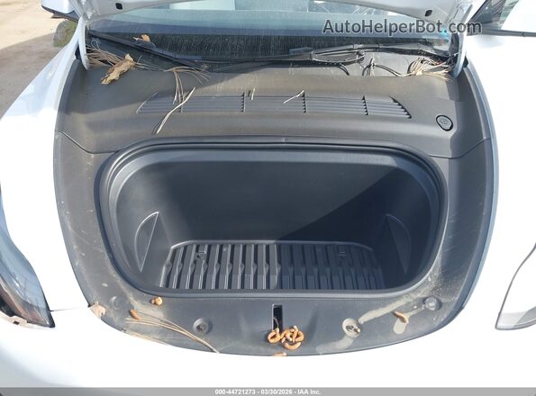 7SAYGDEF9RF061075 2024 TESLA MODEL Y Белый Вид сзади