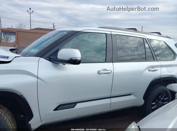 7SVAAABA0RX029425 2024 TOYOTA SEQUOIA White Widok wnętrza 360 stopni