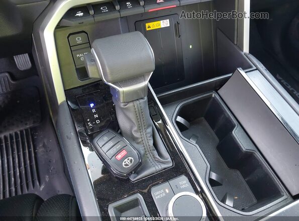 7SVAAABA4RX026043 2024 TOYOTA SEQUOIA White Вид панелі приладів