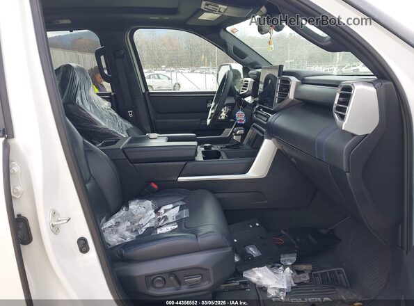 7SVAAABA4RX026186 2024 TOYOTA SEQUOIA White წინა სალონის ხედი