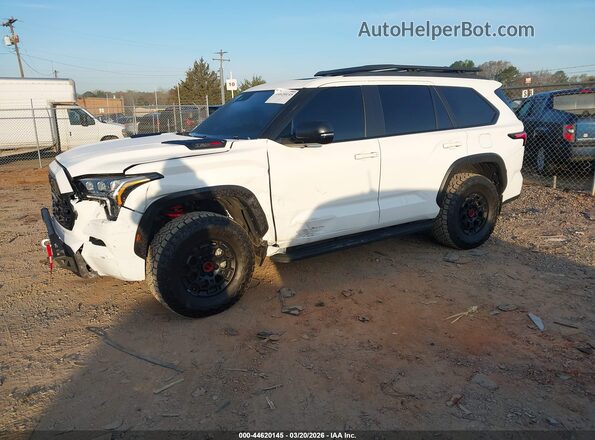 7SVAAABA5SX052706 2025 TOYOTA SEQUOIA White წინა მარცხენა ხედი სამი მეოთხედიდან