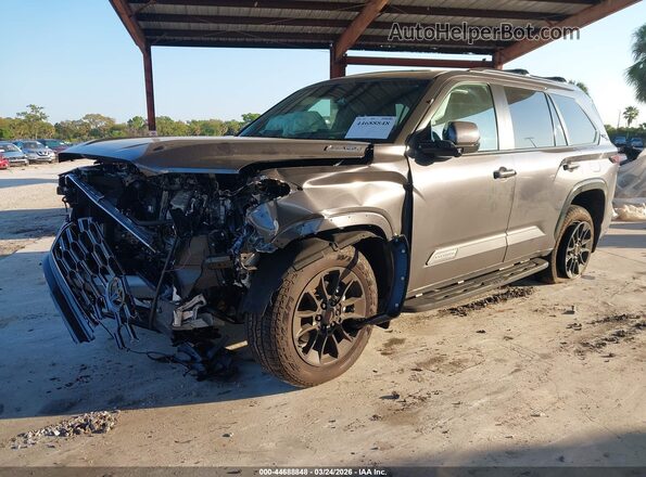7SVAAABA7TX080993 2026 TOYOTA SEQUOIA Gray Vista tres cuartos delantera izquierda