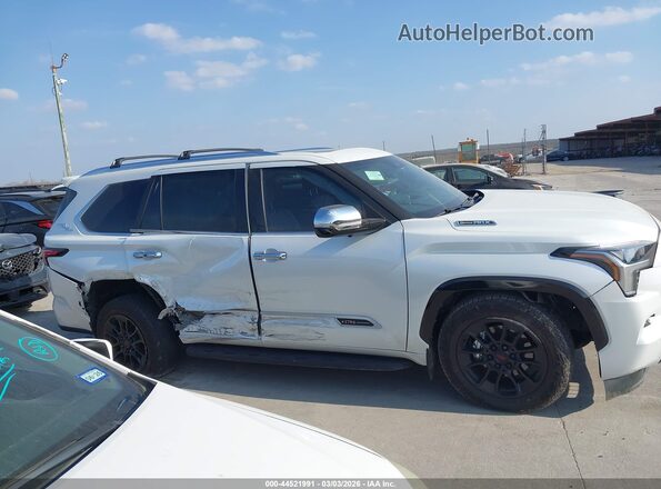 7SVAAABA8SX071007 2025 TOYOTA SEQUOIA Белый Вид задней части салона