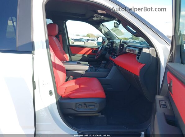 7SVAAABA8TX073339 2026 TOYOTA SEQUOIA White Vista interior delantera
