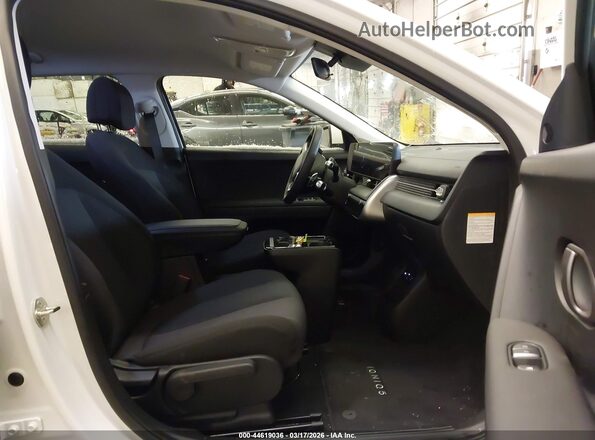 7YAKM4DB3SY014715 2025 HYUNDAI IONIQ 5 White Вид салону спереду