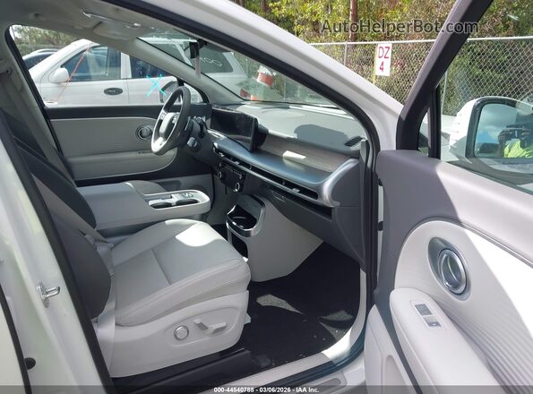 7YAMUFS33TY005353 2026 HYUNDAI IONIQ 9 White Вид салону спереду