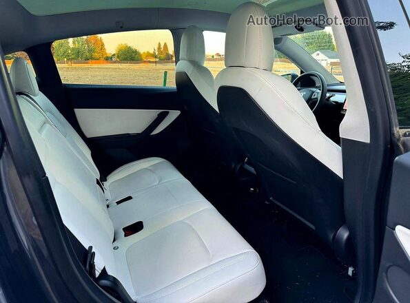 5YJYGDED6MF106087 2021 TESLA MODEL Gray Вид салону спереду