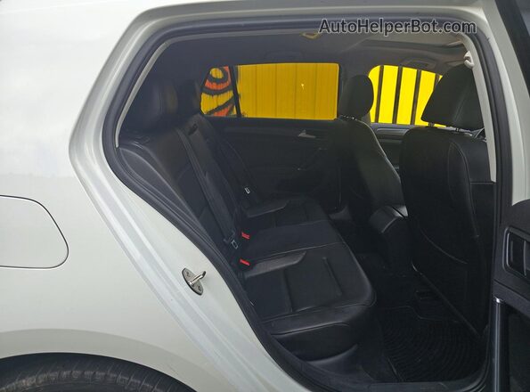 3VWG17AU3JM279221 2018 VOLKSWAGEN GOLF Белый 