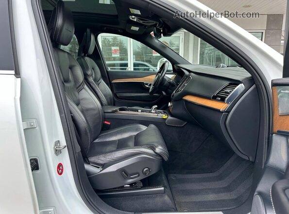 YV4BC0PL2G1042106 2016 VOLVO XC90 White Widok z przodu