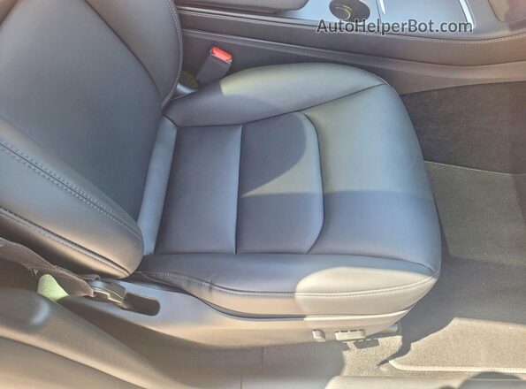 7SAYGDED1SA365292 2025 TESLA MODEL Y Gray Widok wnętrza z tyłu