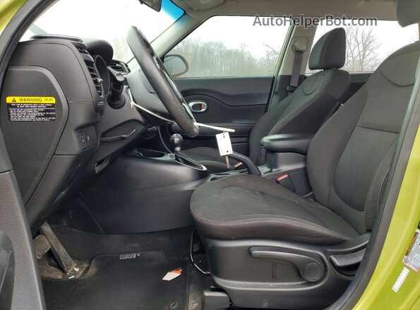 KNDJN2A26J7903358 2018 KIA SOUL Green 