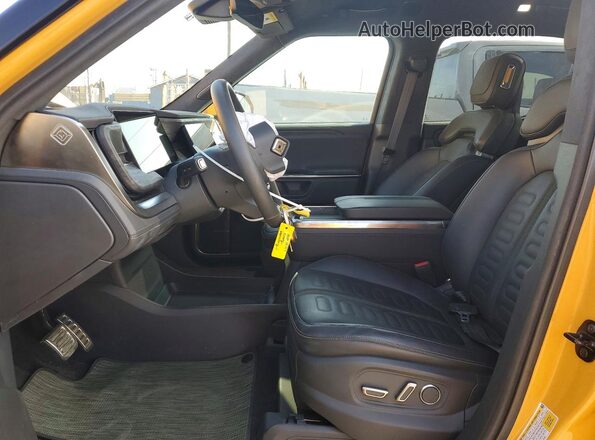 7FCTGAAA2PN019677 2023 RIVIAN RIT Yellow Առջևի վահանակի տեսք