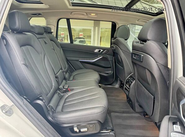 5UXCW2C00M9H53341 2021 BMW X7 Белый Вид салона спереди