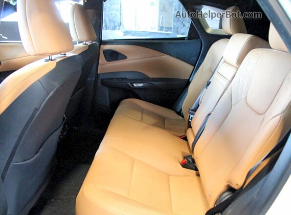 2T2BAMCA7PC027001 2023 LEXUS RX Белый Вид салона спереди