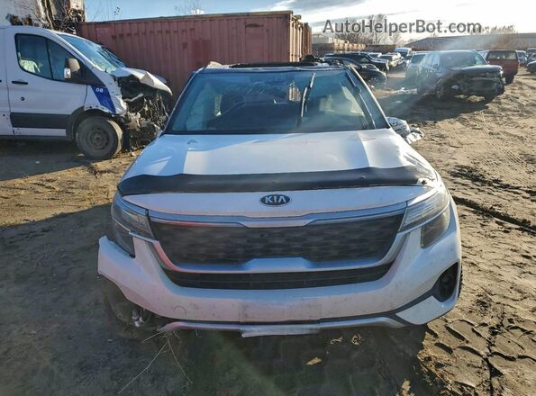 KNDEUCAA6M7068741 2021 KIA SELTOS Белый Вид подкапотного пространства