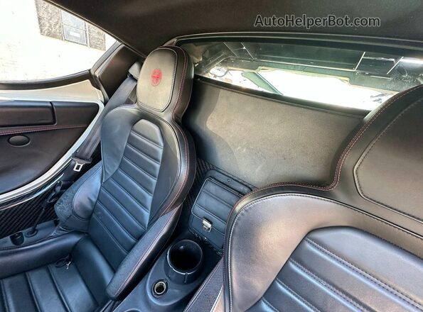 ZARBAAA41GM177436 2016 ALFA ROMEO 4C White Front interior view