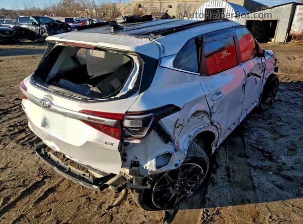 KNDEUCAA6M7068741 2021 KIA SELTOS Белый Задняя правая четверть