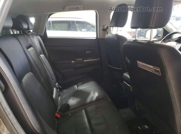 JA4AP4AW8JU003131 2018 MITSUBISHI OUTLANDER Коричневый Вид задней части салона
