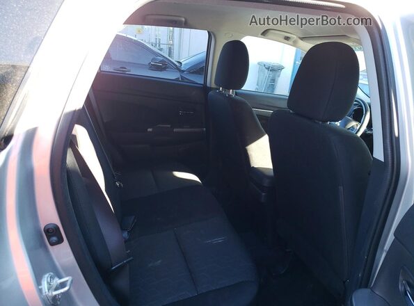 JA4APVAU0MU017940 2021 MITSUBISHI OUTLANDER Серебряный Вид задней части салона