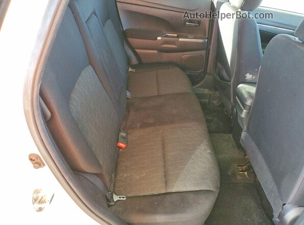 JA4APVAU4MU016001 2021 MITSUBISHI OUTLANDER Белый Вид задних сидений
