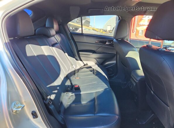 JA4ASWAAXNZ001467 2022 MITSUBISHI ECLIPSE Серебряный Вид задней части салона