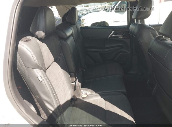 JA4J3UA89PZ018732 2023 MITSUBISHI OUTLANDER White 