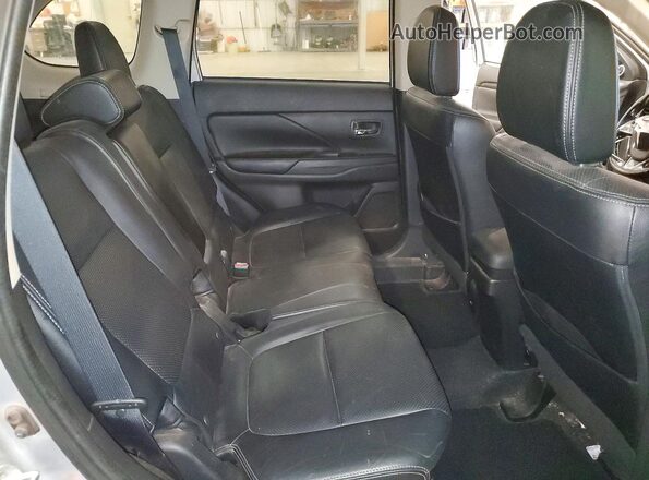 JA4JZ4AX1HZ031871 2017 MITSUBISHI OUTLANDER Silver Vista interior trasera