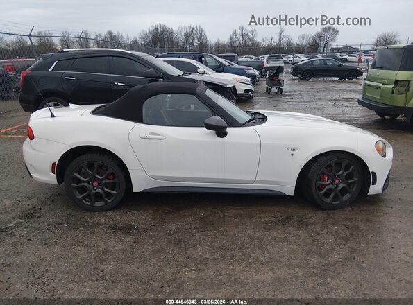 JC1NFAEK5J0134084 2018 FIAT 124 SPIDER White 360 interior view