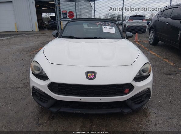 JC1NFAEK5J0134084 2018 FIAT 124 SPIDER White Rear interior view