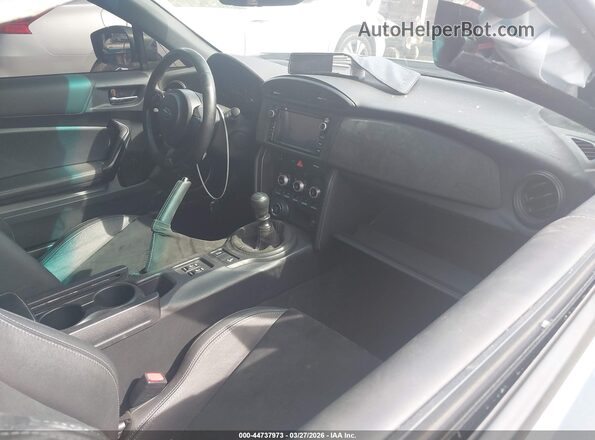 JF1ZCAC12J9601129 2018 SUBARU BRZ Blue Вид салону спереду
