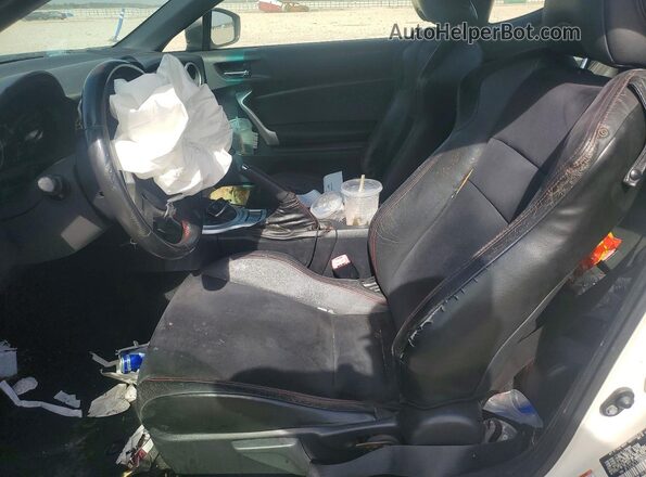 JF1ZCAC17G8600685 2016 SUBARU BRZ White Front interior view