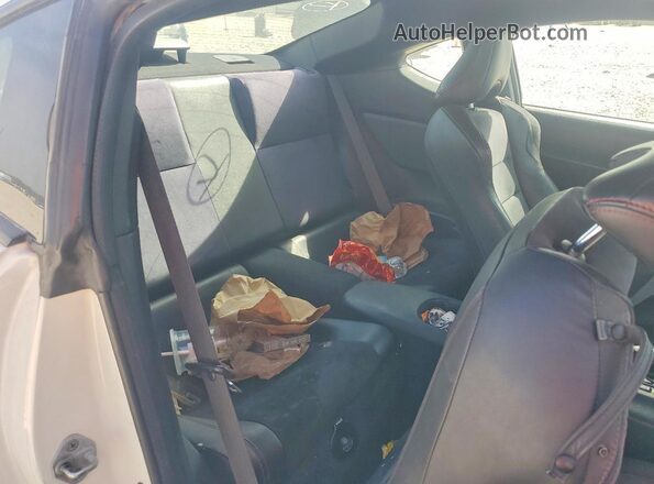 JF1ZCAC17G8600685 2016 SUBARU BRZ White Rear seats view