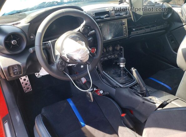JF1ZDBS13S9702945 2025 SUBARU BRZ Красный Вид панели приборов