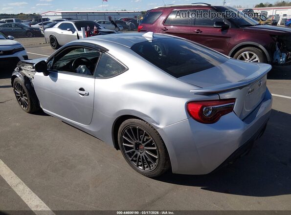 JF1ZNAA11H9710740 2017 TOYOTA 86 Silver 